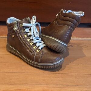 Reiker women’s high tops with Gold Accents, worn rarely!